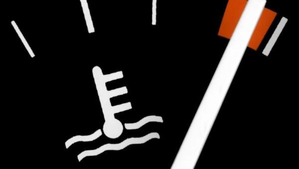 سيارة إنخفاض سائل التبريد