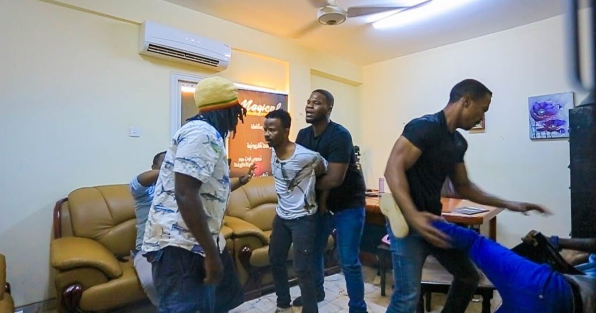 بالفيديو.. شاهد الفنان صلاح ولي في فتيل وهذا ما حدث له 322630