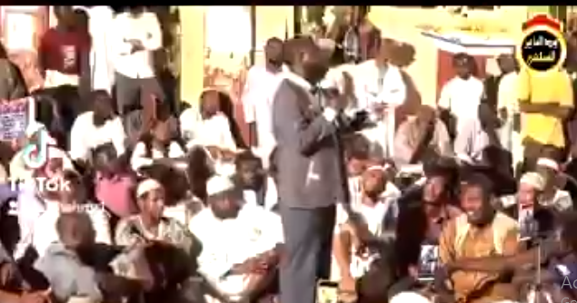 ” بعد عودته لبلاده “.. شاهد: سوداني يتحدث مع أفراد قريته عن التطور والتقدم بالسعودية image 2021 04 16 095602