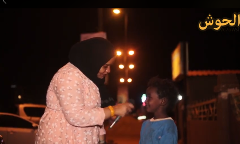 شاهد بالفيديو: طفل يفاجئ مذيعة بعبارة لم تتوقعها ويصفها بـ( العويرة) ورواد المواقع يطلقون عليه الطفل الظريف image 2021 04 17 114424