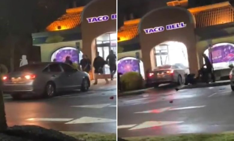 شاهد امرأة أمريكية غاضبة تقتحم واجهة مطعم بسيارتها وتتسبب في إصابة عدد من العاملين اقتحام