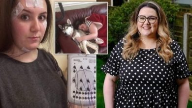 شابة تنام من الضحك