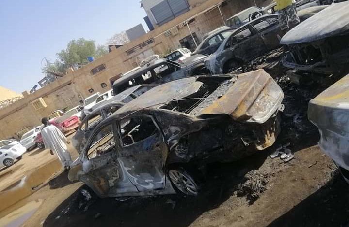 بالصور.. حريق يلتهم 30 سيارة التهاما كاملا بإحدى الورش بالخرطوم FB IMG 1622018114377