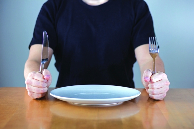 5 أشياء تجنبها إذا كنت جائعا.. منها الذهاب للتسوق والتمرين جائع