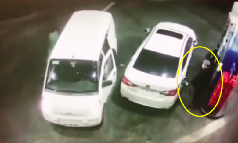 شاهد.. ذكاء وسرعة بديهة سائق تمنع عصابة من سرقة سيارته سرقة سيارة