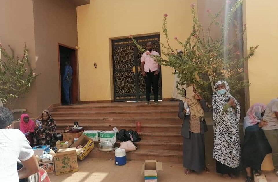 بالصور.. إخلاء منزل القيادي بالنظام السابق علي عثمان بالقوة المسلحة IMG 20210607 WA0019