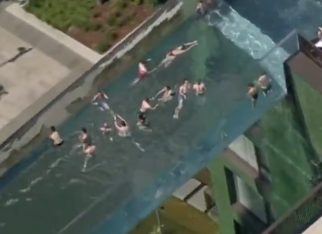 مختص يحدد كيفية السباحة لفقدان الوزن حمام سباحة