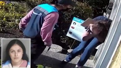 عاملة توصيل