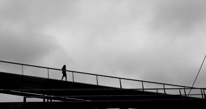 شرطي ينقذ سيدة من الغرق في جسر النيل الأبيض جسر