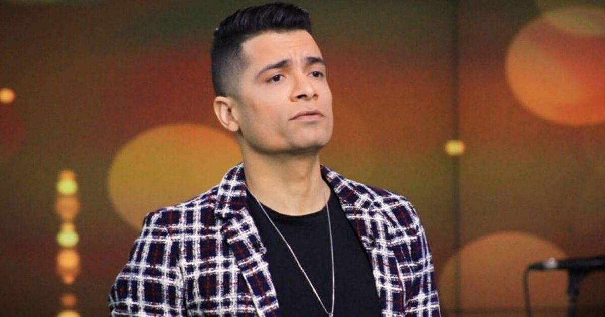 بالصور .. قميص نسائي.. حسن شاكوش يقلد محمد رمضان في أحدث ظهور حسن شاكوش