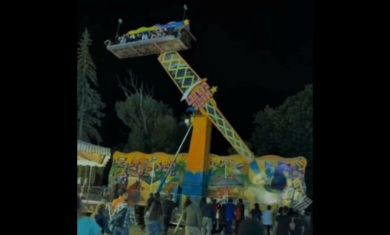 كادت تنتهي بمأساة.. لحظات مرعبة ترصد انفصال لعبة داخل ملاهي عن قاعدتها (فيديو) ملاهي