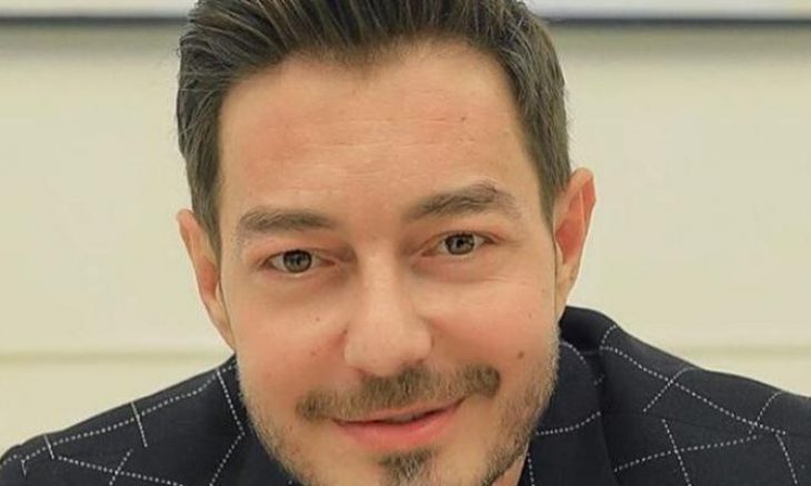 أحمد زاهر ينفعل على سيدة: «حاسة لو فتحت الحنفية هتطلع لي أنت وبنتك» احمد زاهر