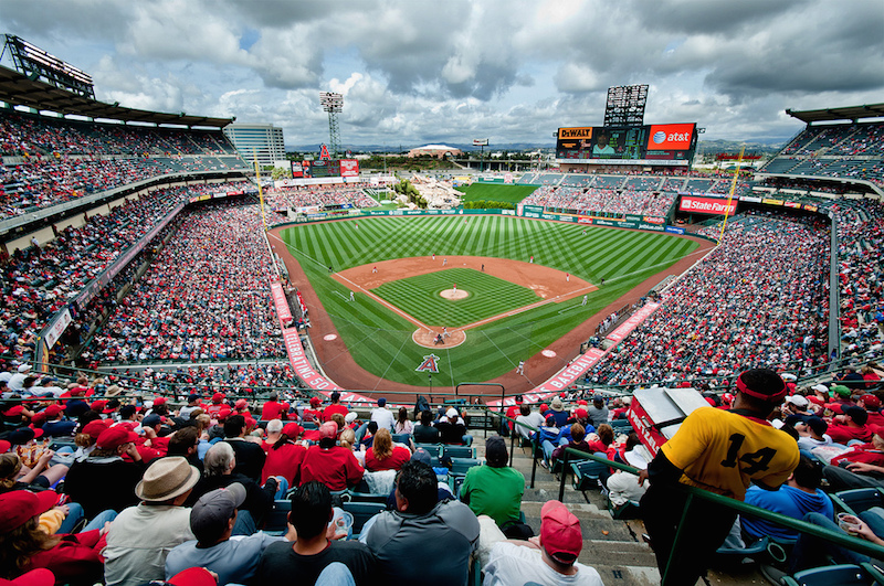 «بسرعة 161 كيلو متر» .. كرة بيسبول تحطم وجه لاعب أمريكي.. صور وفيديو بيسبول