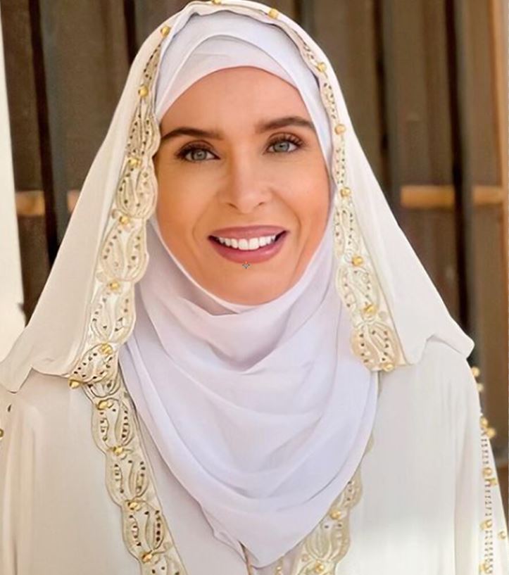 ارتداء الراقصة دينا للحجاب يتصدر محركات البحث ومواقع التواصل دينا