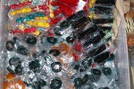 بالصور.. ضبط 650 علبة عصير مجهولة المصدر وسيئة التخزين بـ هدا الطائف عصير