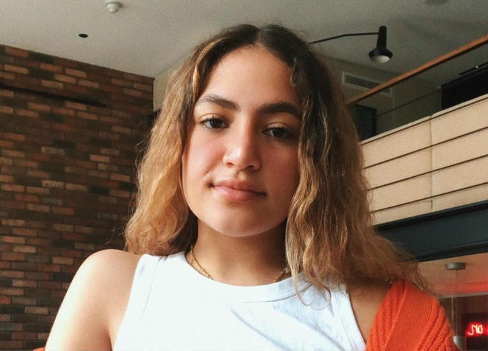 كنزي عمرو دياب بالمايوه وتعليق شقيقتها الفاضح يثير غضباً واسعاً! كنزي عمرو دياب