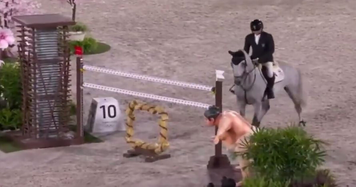بعد 181 عاماً… سنغافورة تسدل الستار نهائياً على سباقات الخيول تمثال وخيل