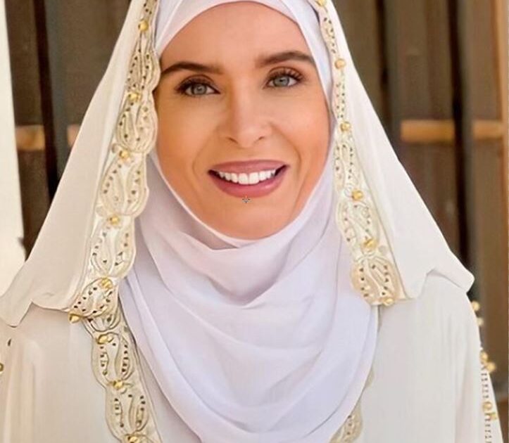 ارتداء الراقصة دينا للحجاب يتصدر محركات البحث ومواقع التواصل دينا