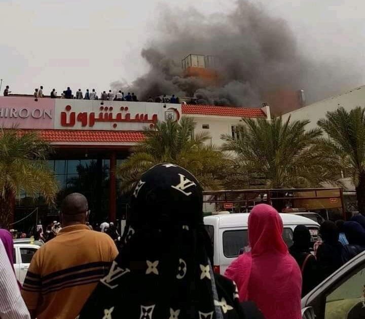 عاجل: حريق كبير في مستشفى يستبشرون والشرطة تغلق شارع مكة يستبشرون