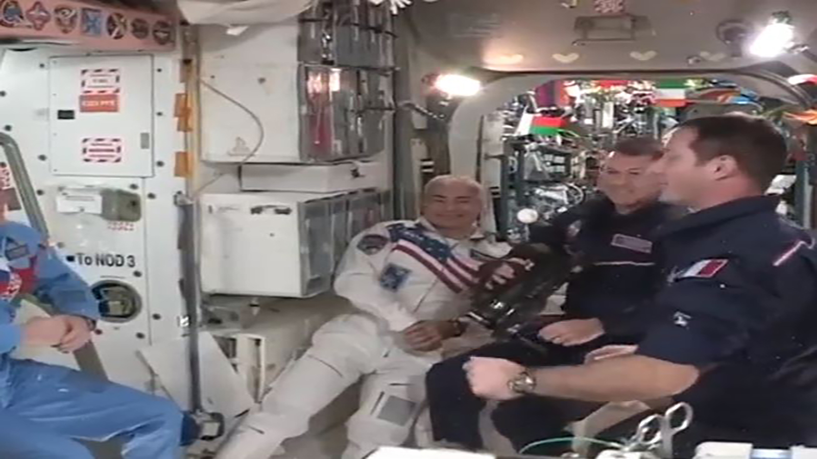 أول مباراة في كرة اليد الفضائية تلعب بـ "الأنفاس".. فيديو مباراة فضائية