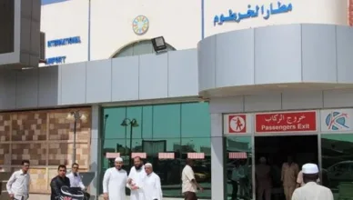 المهنة الواحدة و الحقوق المتباينة : إشكالية التمييز بين موظفي السلطة و شركة المطارات مطار الخرطوم