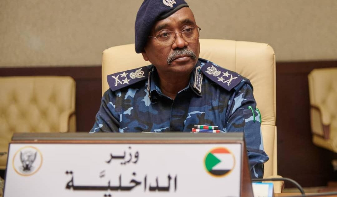 مصادر : تدهور الحالة الصحية لوزير الداخلية السابق عزالدين الشيخ وزير الداخلية عز الدين الشيخ