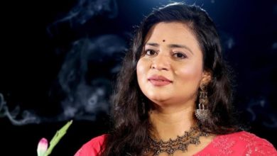 المطربة الهندية الشهيرة أورفاشي راداديا