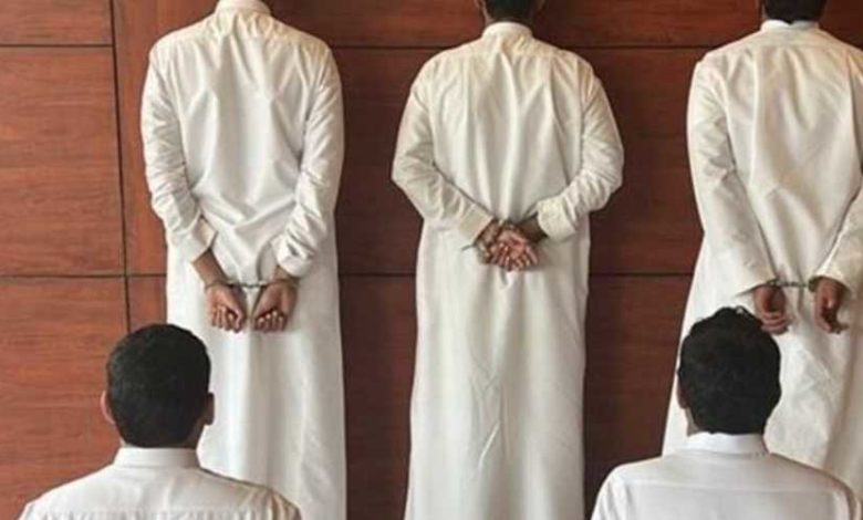 السعودية .. بعد فيديو تحطيم مطعم في الرياض.. القبض على 5 متهمين تحطيم مطعم في الرياض