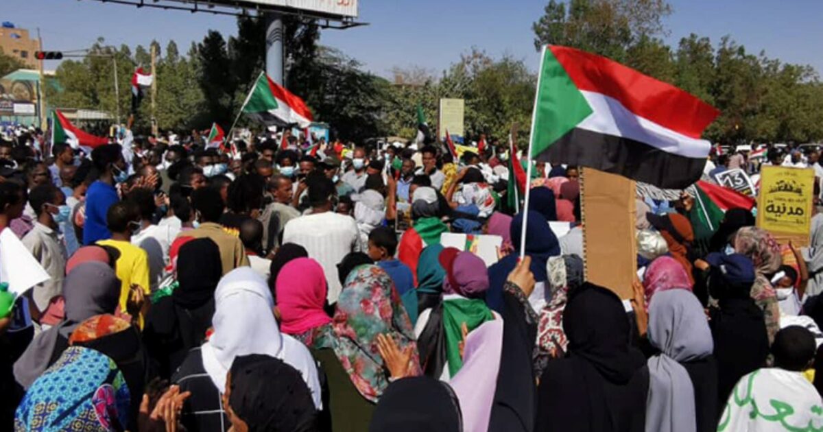 غضب في الخرطوم.. الأمن يطلق الغاز المسيل ومقتل محتج من تظاهرات الخرطوم 13 نوفمبر 2021 فرانس برس