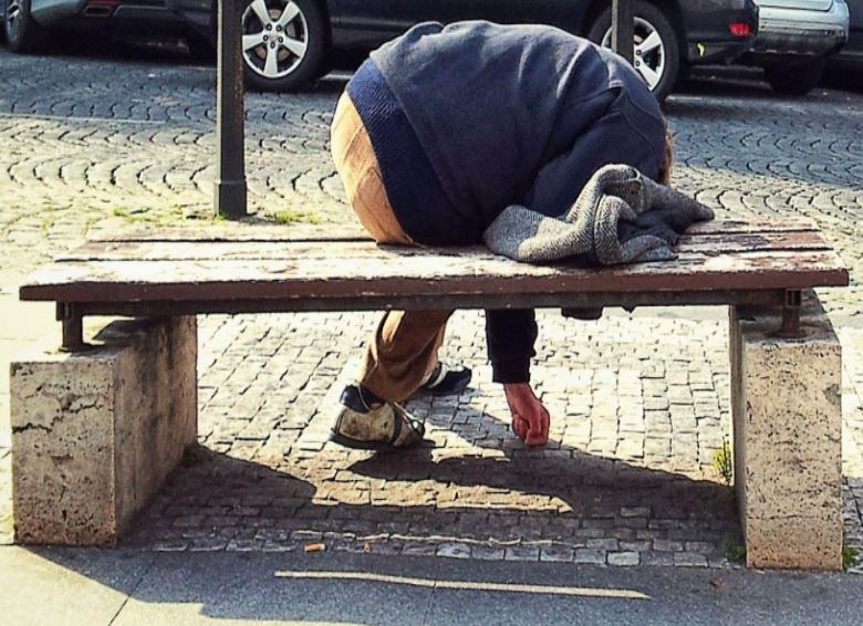 النوم في الشارع