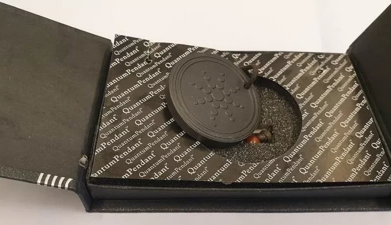 122272944 122268829 quantum pendant.jpg