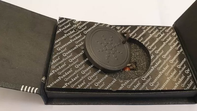 122272944 122268829 quantum pendant.jpg