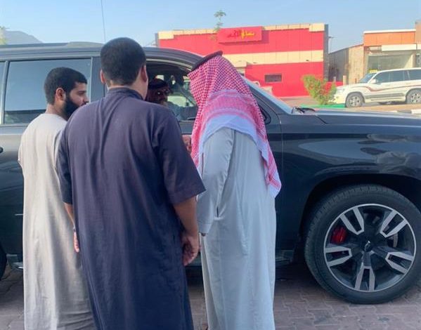 تصادف مروره مع الواقعة.. أمير عسير يهدي مواطناً سيارة حديثة بعد تعطل مركبته على الطريق (صور) 6aba4b81 0f03 4517 8ead 9f82f005b102