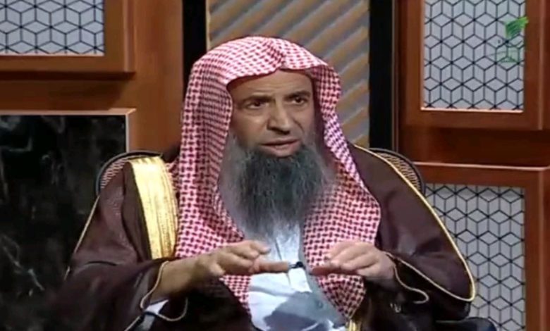 ما حكم مخالفة الزوجة لـ"طلاق معلق" حلفه الزوج لمنعها من زيارة أهلها؟.. الشيخ "الزامل" يرد الشيخ الزامل