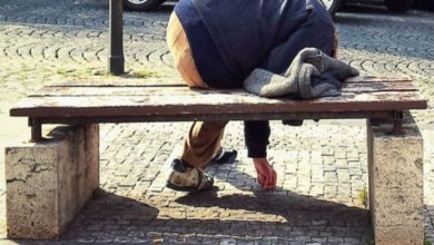 النوم في الشارع