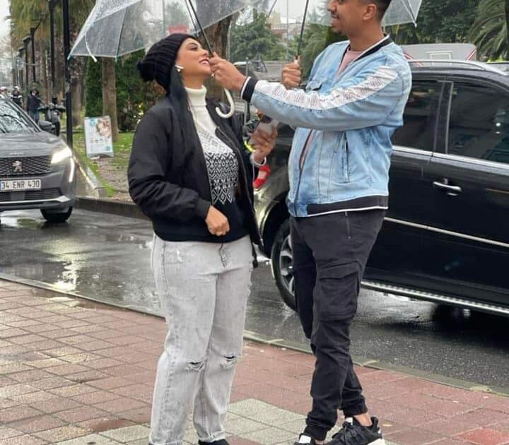 بالصورة.. الحسناء أمول المنير ترد على تساؤولات الجمهور حول فيديوهات زوجها الفاضحة بتغريدة مثيرة: (متصالحة جداً مع ظروفي ونصيبي والضغوطات النفسية اللي بمر فيها ومؤمنة بأن عوض ربنا راح يجي) حازم حلمي و امولة
