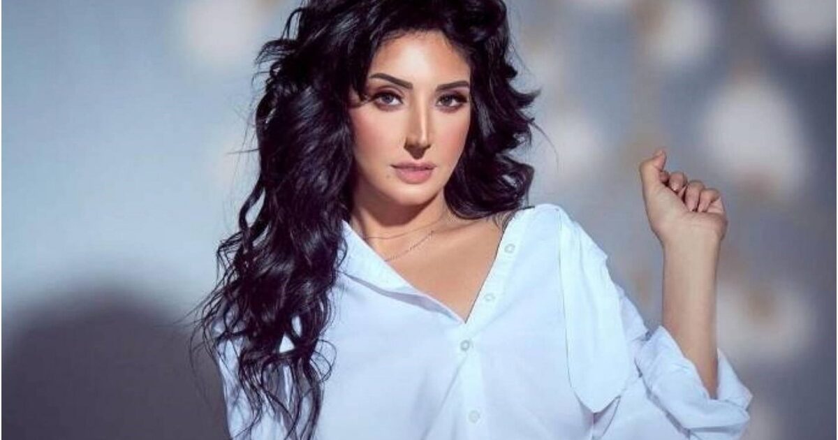 أول تعليق لـ “صاحبة الفيديو المسيء لفنانات مصر” : «إخوانية إزاي وأنا مطربة وبلبس عريان» دينا حسين