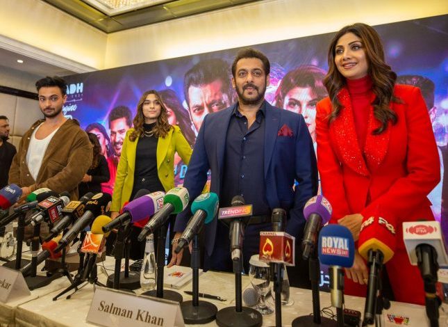 بالصور: أول تعليق من الفنان الهندي سلمان خان على مشاركته في موسم الرياض.. ويكشف عن أكثر شيء أعجبه في المملكة سلمان خان