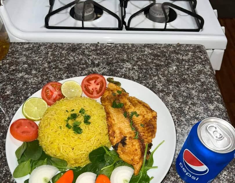 شاب سوداني يغير مفهوم "العزابة" في السودان و يثير الإعجاب بنظافة مطبخه و إعداده للأطعمة السودانية IMG 20220125 WA0022