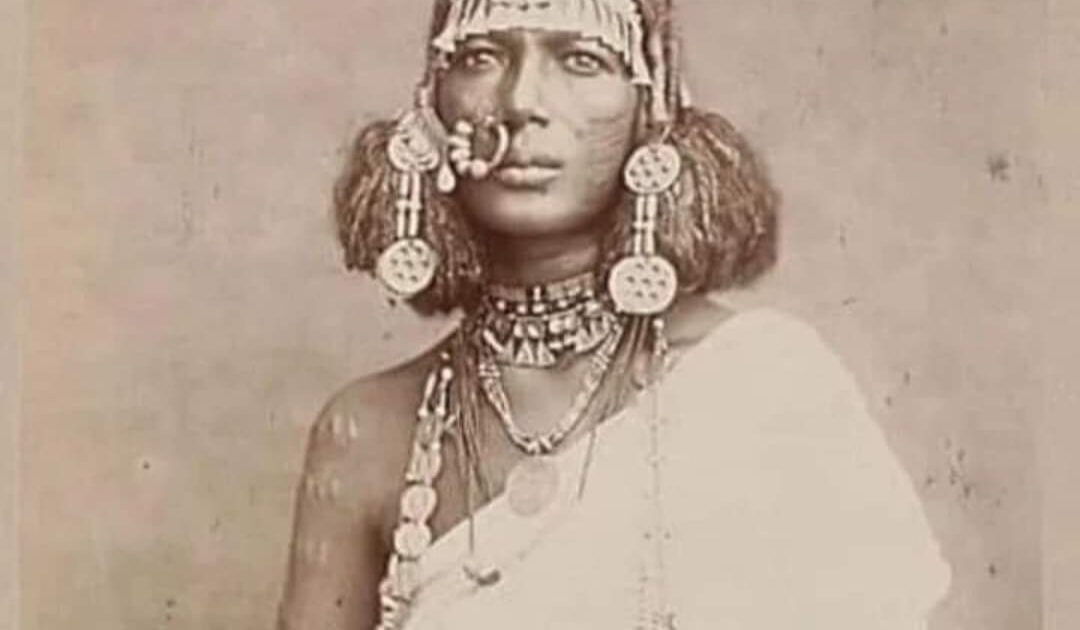 إلى محبي الصور القديمة..من عمق التاريخ صورة لإمرأة سودانية (شايقية) بلباسها التقليدي تعود للقرن ال19 IMG 20220205 WA0003
