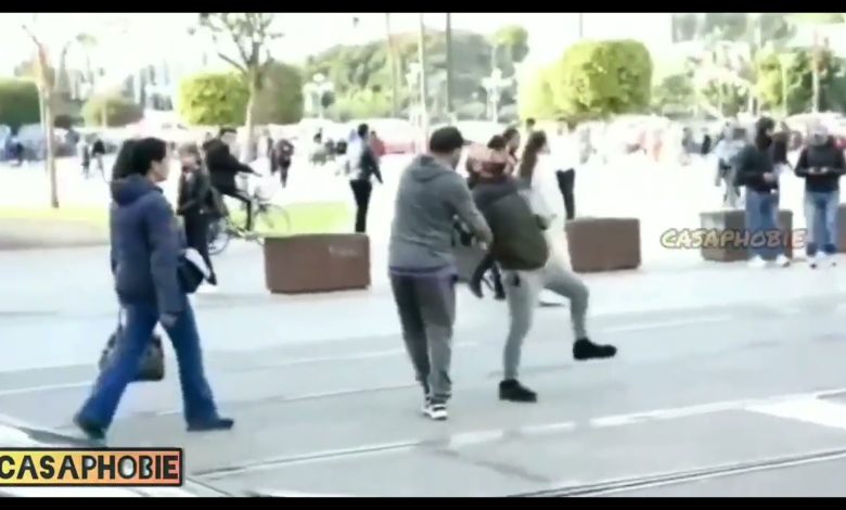 ردد "أمي أمي".. شاهد: الفنان المغربي "محمد الريفي" يبكي ويصرخ بطريقة هستيرية وسط شارع عام بالدار البيضاء maxresdefault 26