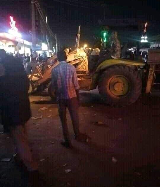 تحرير طفل علق بمركبة نفايات لأكثر من 8 ساعات طفل عالق 1