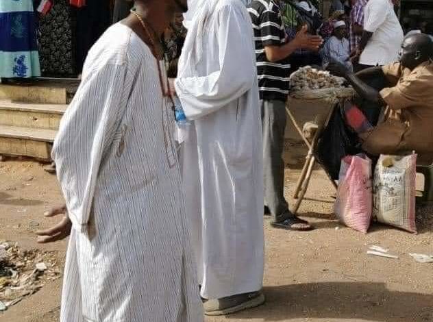 أثار دهشة الجميع..ظهور شبيه محمود عبد العزيز في مواكب الأباء و الأمهات ببحري FB IMG 1647112398183