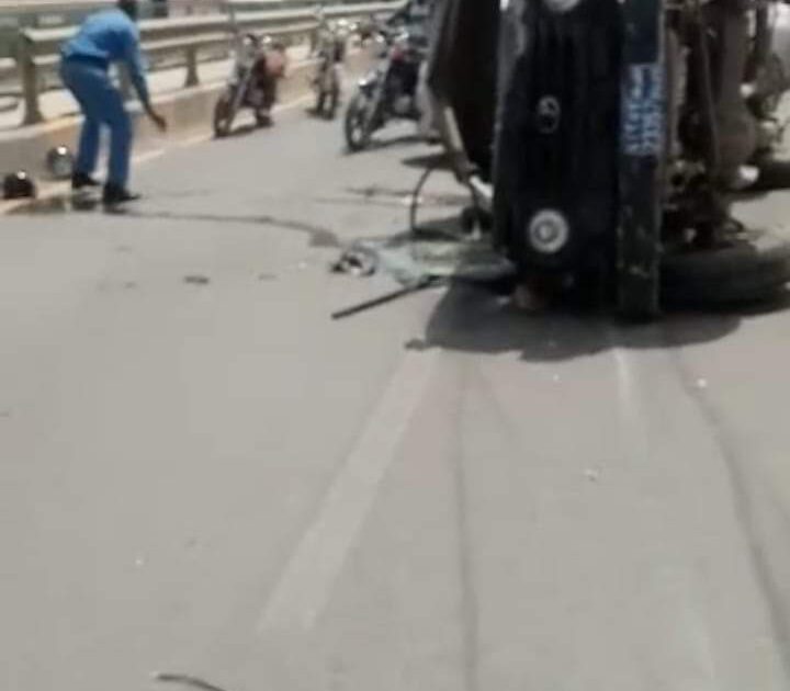 بسبب القيادة بإهمال.. الشرطة تعلن عن استشهاد شرطي وإصابة 9 آخرين حادث شرطة