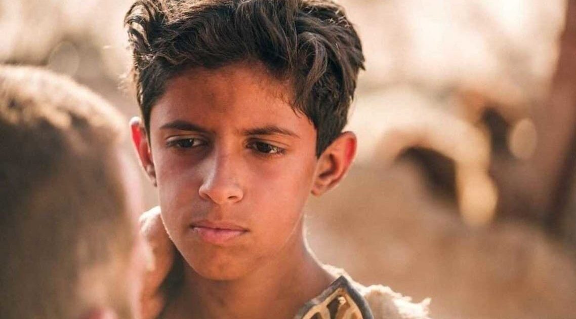 قصة شاب سعودي اختاره مخرج بريطاني لفيلم محارب الصحراء شاب سعودي محارب الصحراء