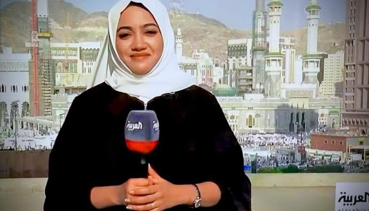 ردود حاسمة من الإعلامية رفيدة ياسين بعد ظهورها في أول صورة لها بالحجاب: (أنا لابسة الحجاب لأني في مكة المكرمة و ما بقبل انه تتحدد لي اختياراتي من الآخرين) رفيدة ياسين 750x430 2