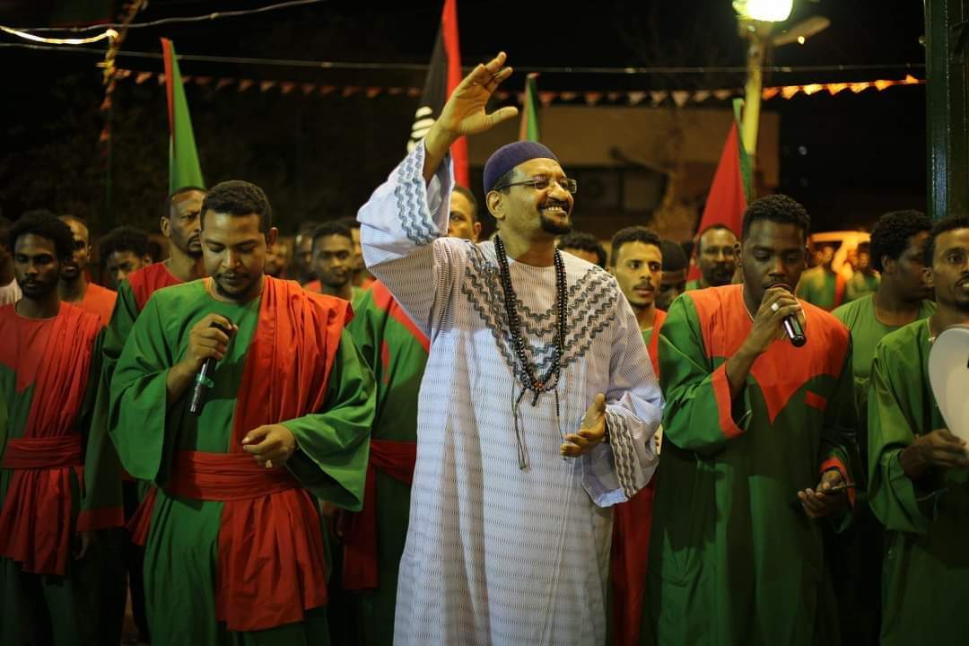 شيخ الأمين: (أكبر سوق في البلد دي (الحفر لبعض) البقولو إني شيخ الطبقة البرجوازية حاسدين ساي) شيخ الامين