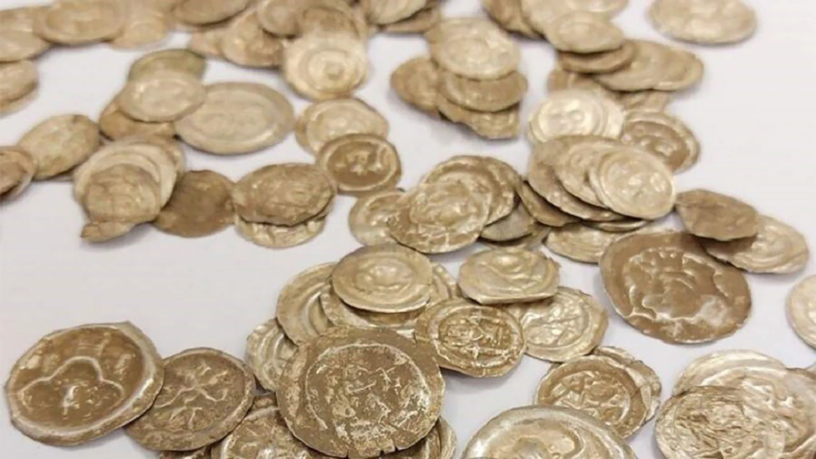 زوجان يعثران على كنز بالصدفة كنز