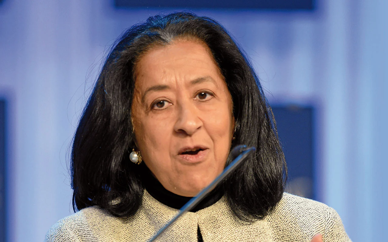 المليارديرة السعودية لبنى العليان تثير تفاعلا بعد كشف سبب عيشها في بيت صغير وردها على سؤال عن حجم ثروتها لبنى العليان