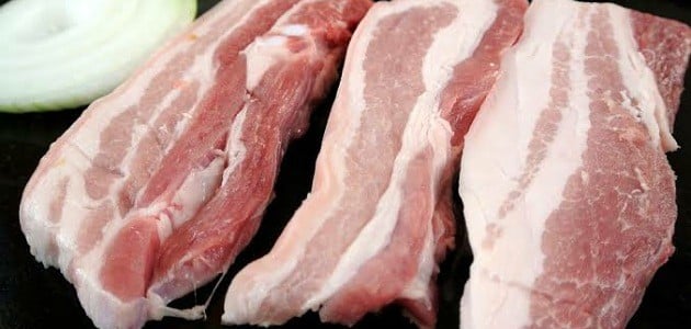 تجارة الموت من المسؤول؟.. “اللحوم الكيري” تغزو الأسواق لحم الكلاب